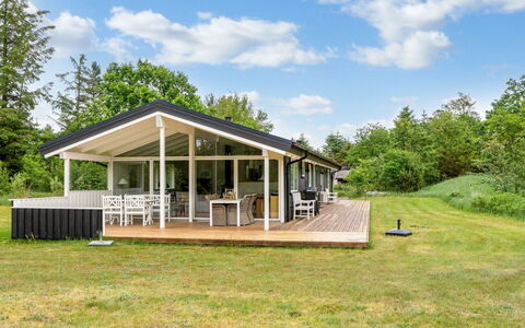 Gudmunda - 300M from the Sea: Huis, Verblijf, Veranda, Landgoed, Schaduw, Boerderij, Garden Gebouwen, Outdoor Structuur