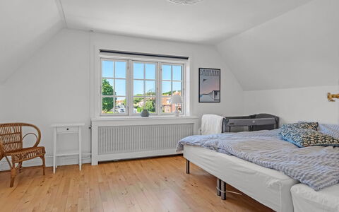 Annagrete - 300M from the Sea: Hout, Huis, Huis, Plafond, Slaapkamer, Bed, Verblijf, Bed Frame, Schuifraam, Hardwood