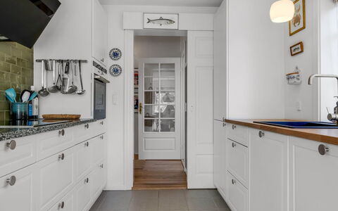 Annagrete - 300M from the Sea: Keuken, Cabinetry, Countertop, Toestel Van De Keuken, Flooring, Interieur Ontwerp, Major Appliance, Hout, Meubilair, Verdieping