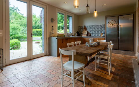 Le Chant D'Azif: Meubilair, Interieur Ontwerp, Flooring, Muur, Hout, Verdieping, Tafel, Keuken En Eettafel, Keuken, Stoel