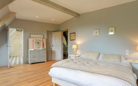 Le Chant D'Azif: Meubilair, Bed, Interieur Ontwerp, Slaapkamer, Bedding, Flooring, Muur, Laken, Verdieping, Hout