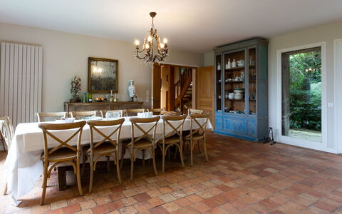 Le Chant D'Azif: Meubilair, Flooring, Interieur Ontwerp, Hout, Verdieping, Stoel, Tafel, Keuken En Eettafel, Plafond, Eetkamer