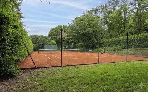Le Chant D'Azif: Tennisbaan, Boom, Tennis, Land Lot, Schaduw, Tuin, Racketsport, Landscaping