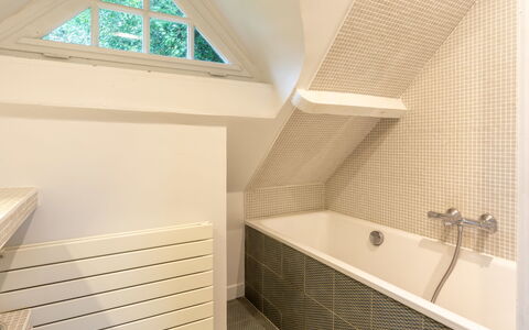 Le Chant D'Azif: Flooring, Muur, Interieur Ontwerp, Hout, Verdieping, Loodgieterswerkinrichting, Plafond, Bad, Badkamer, Loodgieter