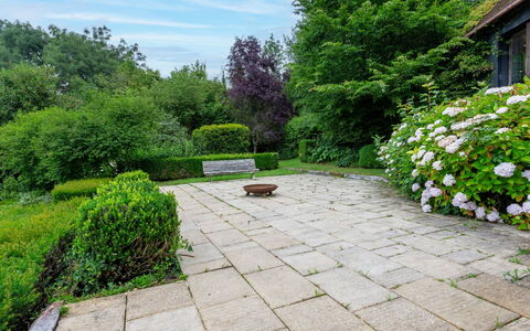 Le Chant D'Azif: Groen, Tuin, Struik, Flagstone, Groundcover, Gang, Landscaping, Gazon, Botanische Tuin