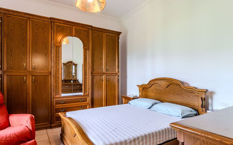 Casa Iolanda: Meubilair, Slaapkamer, Bed, Interieur Ontwerp, Hout, Cabinetry, Flooring, Verdieping, Kamer, Laken