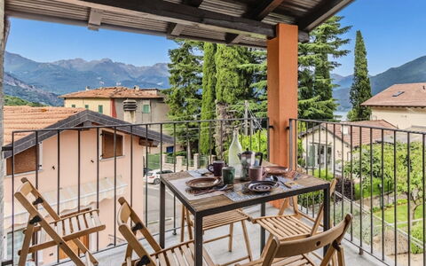 Casa Matilde: Meubilair, Stoel, Tafel, Veranda, Balkon, Buitenmeubels, Buitentafel, Schaduw, Keuken En Eettafel, Eco Hotel