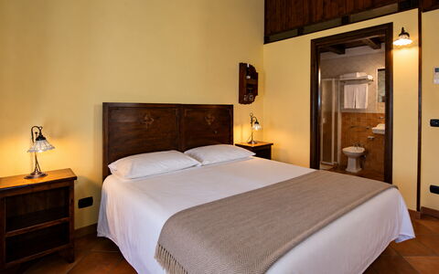La Muraglia: Muur, Interieur Ontwerp, Meubilair, Hout, Plafond, Verdieping, Flooring, Bed, Slaapkamer, Kamer