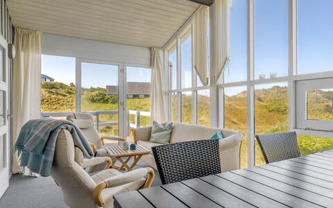Elsamaria - 400M from the Sea: Hout, Meubilair, Huis, Verdieping, Interieur Ontwerp, Veranda, Stoel, Hardwood, Schaduw, Beits