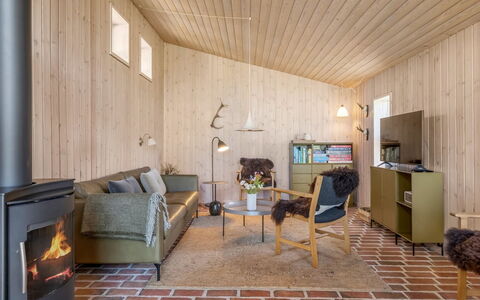 Elsamaria - 400M from the Sea: Flooring, Hout, Verdieping, Interieur Ontwerp, Plafond, Meubilair, Woonkamer, Houten Vloer, Kamer, Bankstel