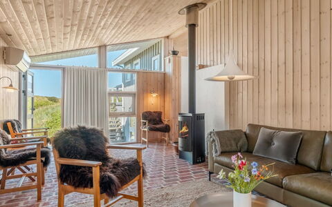 Elsamaria - 400M from the Sea: Hout, Plafond, Interieur Ontwerp, Meubilair, Flooring, Verdieping, Huis, Lichte Inrichting, Woonkamer, Bankstel