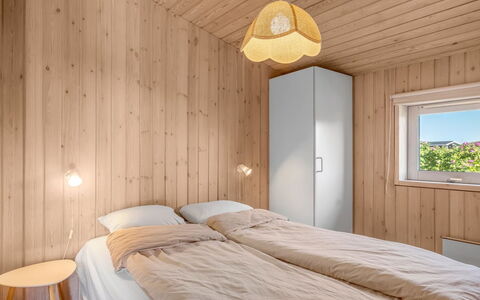 Elsamaria - 400M from the Sea: Interieur Ontwerp, Hout, Slaapkamer, Verdieping, Flooring, Plafond, Bed, Laken, Kamer, Bedding