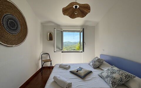 Il Fienile, Garden and Peacefull View: Slaapkamer, Bed, Laken, Bedding, Meubilair, Interieur Ontwerp, Linens, Bed Frame, Verdieping, Huis
