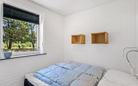 Gyrth - 2.8Km from the Sea: Hout, Plafond, Verdieping, Flooring, Interieur Ontwerp, Slaapkamer, Plank, Bed, Bedding, Hardwood