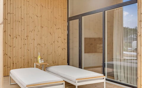 Huldrik - 900M from the Sea: Meubilair, Interieur Ontwerp, Flooring, Verdieping, Tafel, Hout, Plafond, Stoel, Kamer, Bankstel