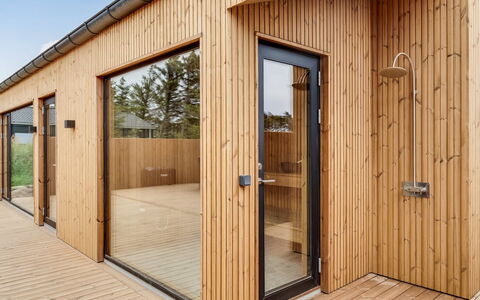 Huldrik - 900M from the Sea: Meubilair, Interieur Ontwerp, Flooring, Verdieping, Tafel, Hout, Plafond, Stoel, Kamer, Bankstel