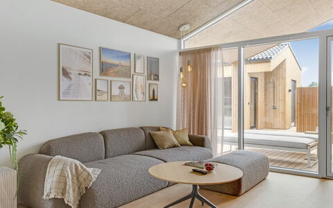 Huldrik - 900M from the Sea: Hout, Verdieping, Flooring, Huis, Plafond, Woonkamer, Houten Vloer, Bankstel, Beits