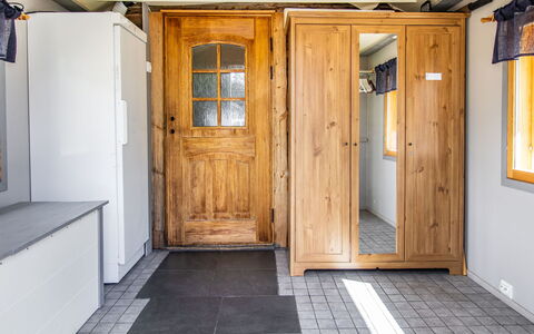 Ylläs 1: Meubilair, Interieur Ontwerp, Flooring, Verdieping, Tafel, Hout, Plafond, Stoel, Kamer, Bankstel