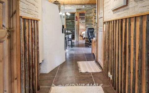 Ylläs 1: Meubilair, Interieur Ontwerp, Flooring, Verdieping, Tafel, Hout, Plafond, Stoel, Kamer, Bankstel