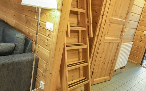 Karpalo 317: Meubilair, Interieur Ontwerp, Flooring, Verdieping, Tafel, Hout, Plafond, Stoel, Kamer, Bankstel