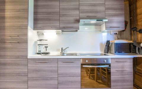 Lähikaltio 317, As. Karpalo: Keuken, Toestel Van De Keuken, Major Appliance, Countertop, Gootsteen, Flooring, Cabinetry, Wastafel, Interieur Ontwerp, Huishoudapparatuur