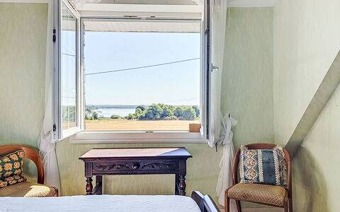Le Kerguero: Meubilair, Interieur Ontwerp, Flooring, Verdieping, Tafel, Hout, Plafond, Stoel, Kamer, Bankstel