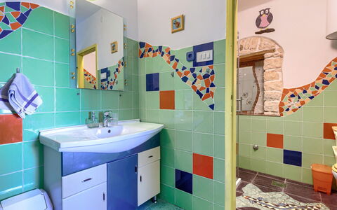Nina: Blauw, Flooring, Interieur Ontwerp, Verdieping, Plafond, Loodgieterswerkinrichting, Tegel, Kamer, Badkamer, Loodgieter