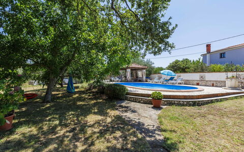 Nina: Tuin, Landgoed, Schaduw, Backyard, Werf, Landscaping, Hacienda, Gazon, Boerderij, Villa