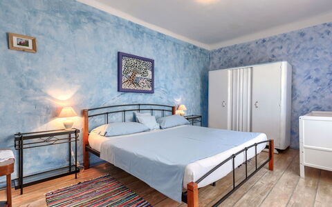 Helena: Meubilair, Bed, Slaapkamer, Interieur Ontwerp, Flooring, Verdieping, Laken, Bedding, Hout, Kamer
