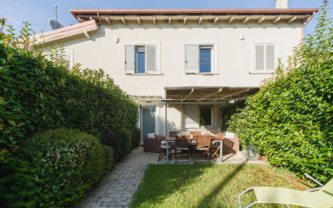 Casa delle Rondini: Meubilair, Interieur Ontwerp, Flooring, Verdieping, Tafel, Hout, Plafond, Stoel, Kamer, Bankstel