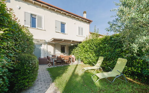 Casa delle Rondini: Meubilair, Interieur Ontwerp, Flooring, Verdieping, Tafel, Hout, Plafond, Stoel, Kamer, Bankstel
