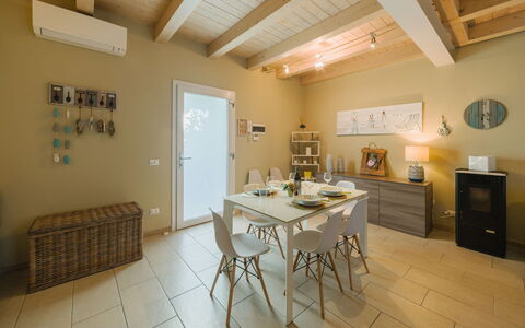 Casa delle Rondini: Meubilair, Interieur Ontwerp, Flooring, Verdieping, Tafel, Hout, Plafond, Stoel, Kamer, Bankstel