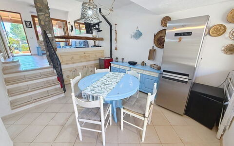 Villa Siria: Meubilair, Interieur Ontwerp, Flooring, Verdieping, Tafel, Hout, Plafond, Stoel, Kamer, Bankstel