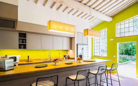 Borgo San Polino: Meubilair, Interieur Ontwerp, Keuken, Flooring, Countertop, Plafond, Geel, Hout, Verdieping, Verlichting