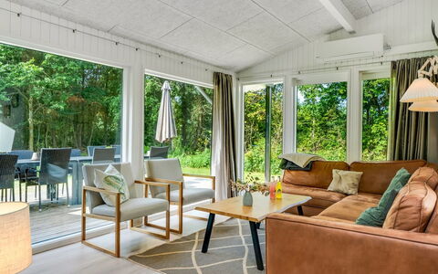 Anemette - 900M from the Sea: Meubilair, Interieur Ontwerp, Flooring, Hout, Bankstel, Verdieping, Woonkamer, Plafond, Houten Vloer, Huis