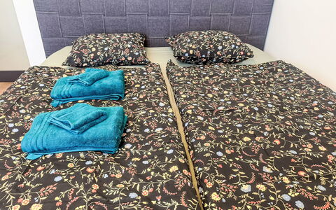 Horní Líšnice: Slaapkamer, Linens, Bed, Textiel, Bedding, Laken, Flooring, Verdieping, Bed Frame, Meubilair