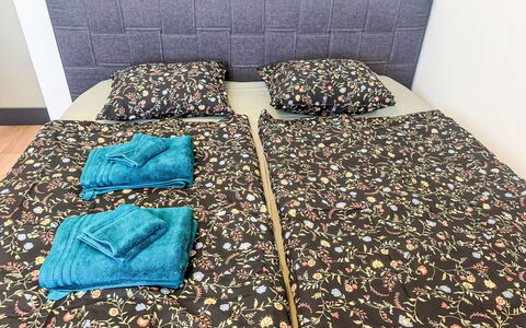 Horní Líšnice: Slaapkamer, Linens, Textiel, Bedding, Flooring, Bed, Verdieping, Laken, Bed Frame, Matras