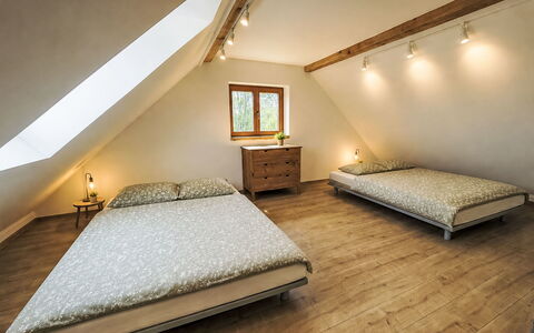 Horní Líšnice: Interieur Ontwerp, Flooring, Bed, Verdieping, Slaapkamer, Hout, Plafond, Meubilair, Houten Vloer, Kamer
