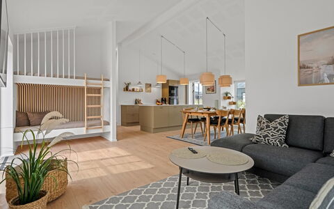 Karoliina - 500M from the Sea: Meubilair, Interieur Ontwerp, Flooring, Verdieping, Hout, Plafond, Bankstel, Woonkamer, Kamer, Verlichting