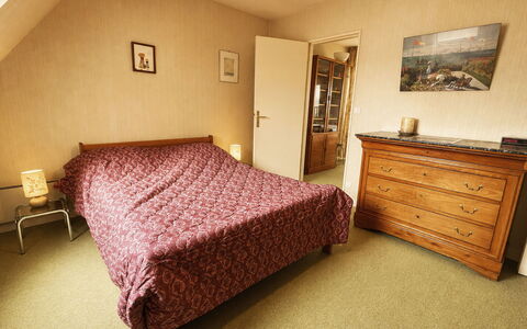 Les Guillemots: Bed, Meubilair, Slaapkamer, Bedding, Laken, Verdieping, Interieur Ontwerp, Flooring, Hout, Kamer