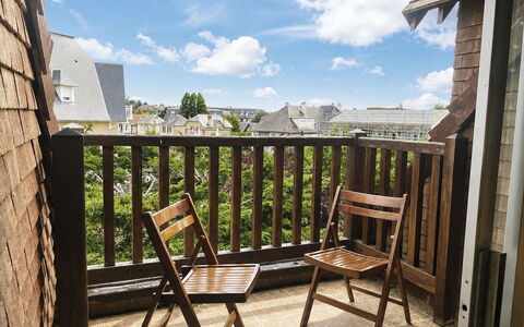 Les Guillemots: Hout, Appartement, Balkon, Hardwood, Beits, Veranda, Baluster, Daylighting, Timmerhout, Plank