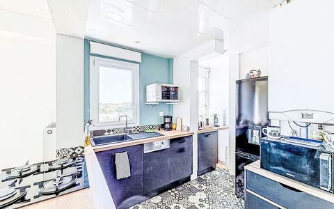 Résidence de la Mer: Major Appliance, Keuken, Flooring, Toestel Van De Keuken, Verdieping, Interieur Ontwerp, Countertop, Appartement, Fornuis, Kamer