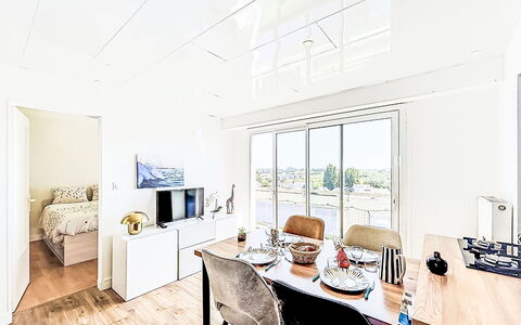 Résidence de la Mer: Appartement, Verdieping, Plafond, Kamer, Houten Vloer, Daylighting, Hotel, Penthouse, Lichte Inrichting, Woonkamer