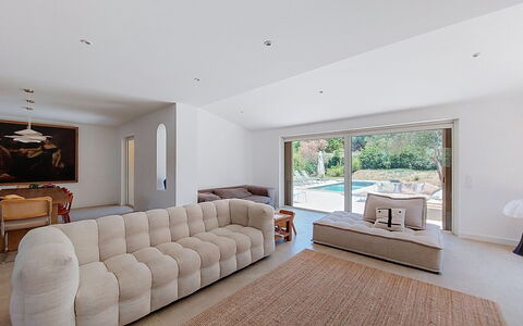La Villa Nana: Meubilair, Interieur Ontwerp, Appartement, Verdieping, Flooring, Tafel, Stoel, Woonkamer, Kamer, Huis