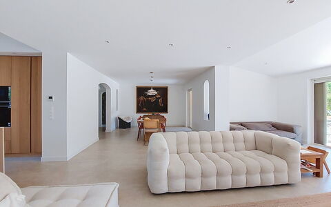 La Villa Nana: Meubilair, Interieur Ontwerp, Appartement, Verdieping, Flooring, Tafel, Stoel, Woonkamer, Kamer, Huis