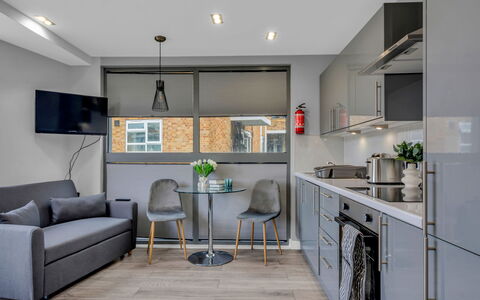 Hoxton 310: Meubilair, Interieur Ontwerp, Flooring, Plafond, Keuken, Appartement, Verdieping, Huis, Kamer, Bankstel
