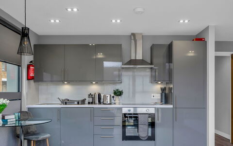Hoxton 310: Keuken, Toestel Van De Keuken, Countertop, Meubilair, Cabinetry, Interieur Ontwerp, Major Appliance, Muur, Lichte Inrichting, Flooring
