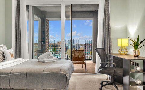Wickside Apartment: Meubilair, Interieur Ontwerp, Appartement, Verdieping, Flooring, Tafel, Stoel, Woonkamer, Kamer, Huis