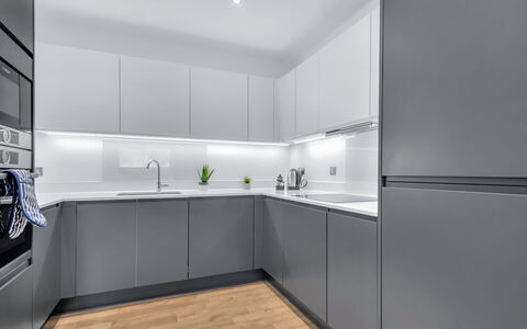 Wickside Apartment: Meubilair, Interieur Ontwerp, Appartement, Verdieping, Flooring, Tafel, Stoel, Woonkamer, Kamer, Huis