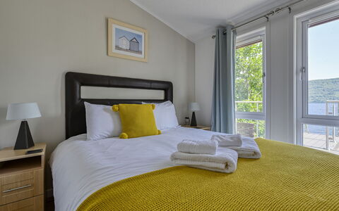 Cìela Lodge on Loch Ness: Slaapkamer, Bed, Interieur Ontwerp, Huis, Laken, Bedding, Appartement, Verdieping, Bed Frame